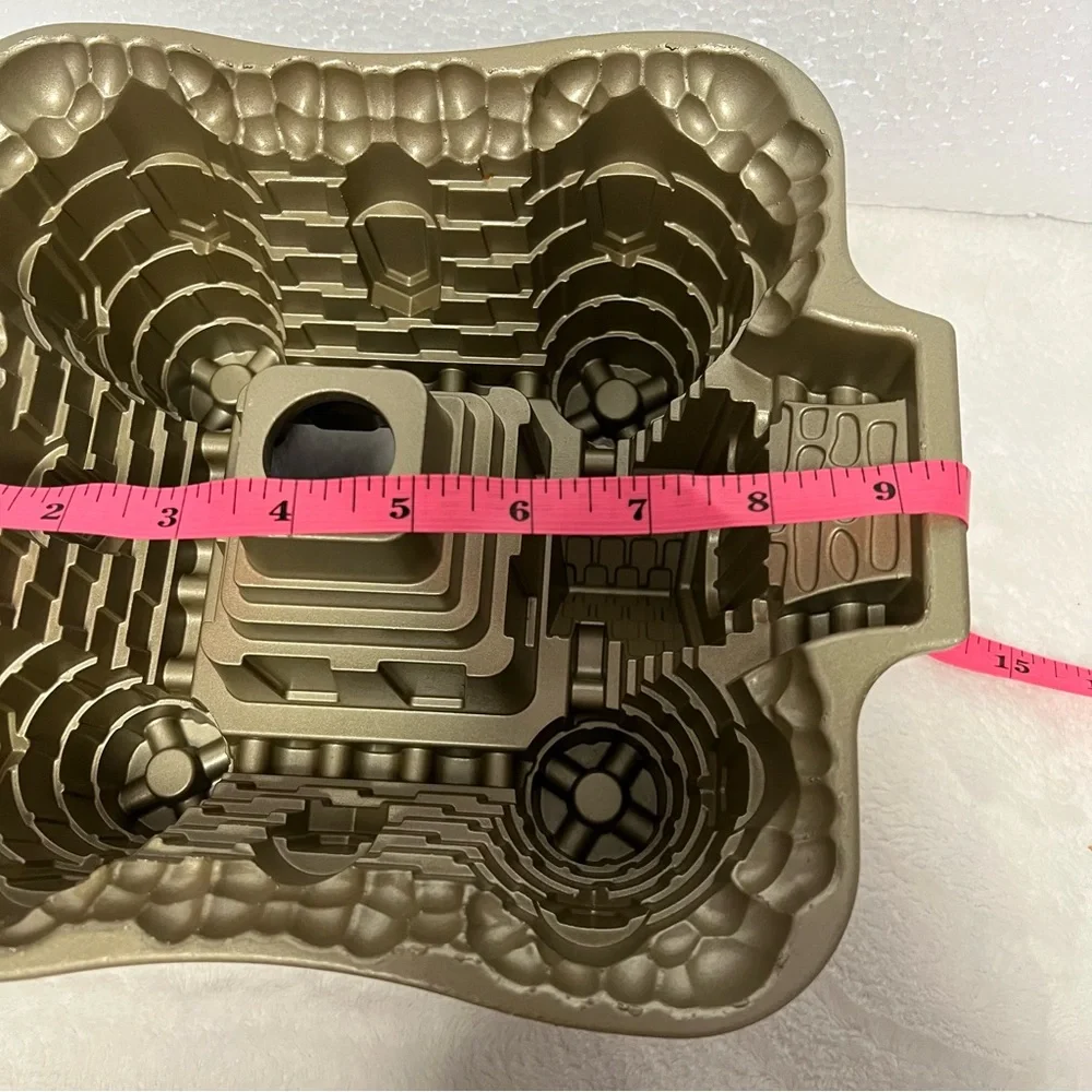 Nordic Ware 3-D Sandcastle Baking Pan Bundt Cake Mold Castle